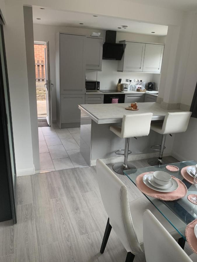 Crowthorne House, Beautiful 3 Bedroom Home For Upto 8 Guests, With Sofa Bed Cul-De-Sac With Private Driveway Nottingham Exteriér fotografie
